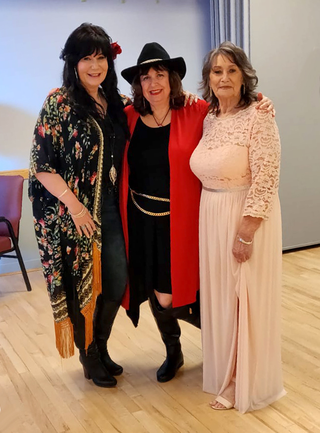 Three women singers